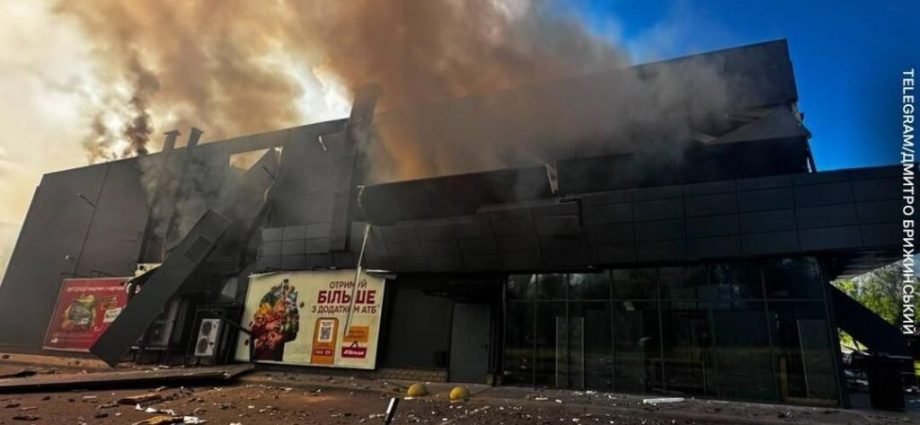 russia-kills-a-9-year-old-girl-in-a-chernihiv-supermarket,-bombs-zaporizhzhia