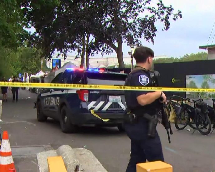 at-least-two-dead,-five-injured-in-seattle-shooting