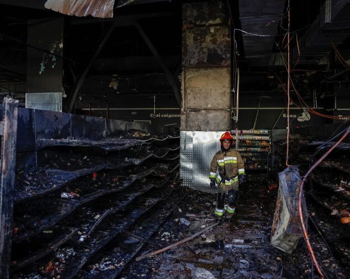 russia-and-ukraine-trade-attacks,-killing-10,-including-child-in-chernihiv