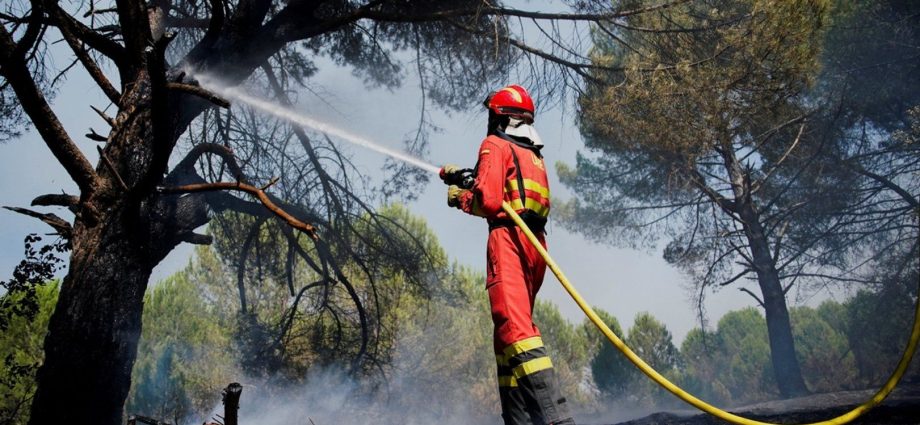 firefighters-battle-wildfires-in-spain’s-eastern-castellon-province
