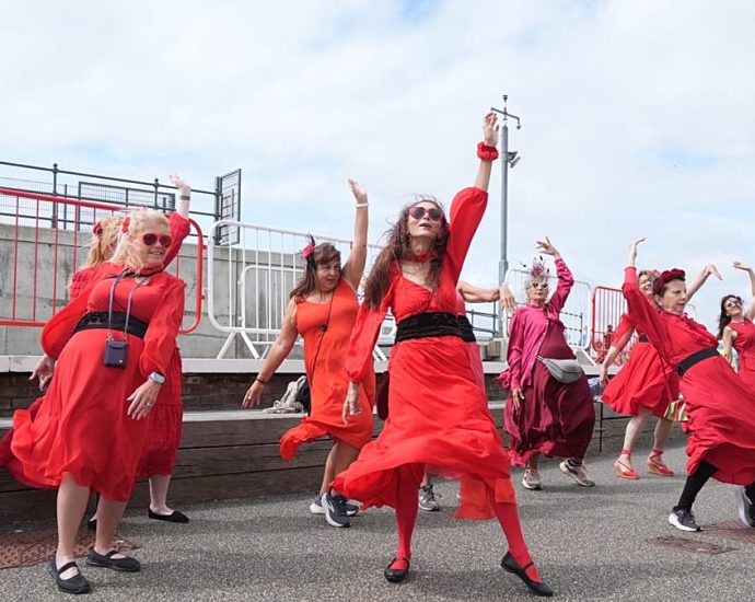 hundreds-dressed-in-red-recreate-kate-bush’s-wuthering-heights-dance