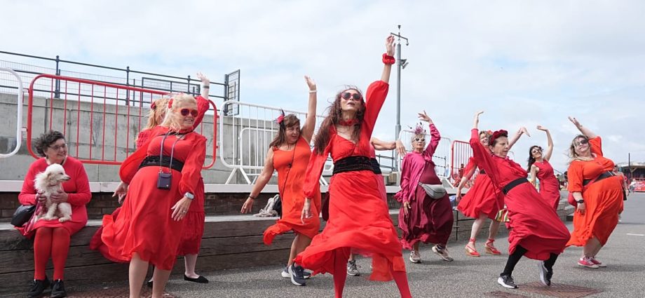 hundreds-dressed-in-red-recreate-kate-bush’s-wuthering-heights-dance
