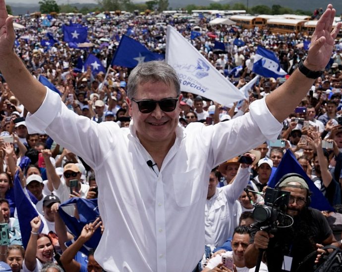 former-honduras-president-returns-home-after-the-traitor-pardon