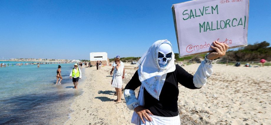 spain-protests-mass-‘touristification’-of-mallorca