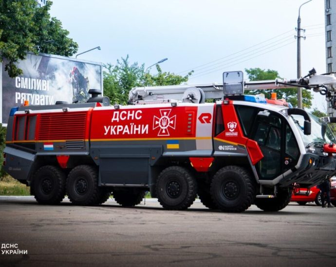 look-at-this-huge-airport-fire-truck-that-ukraine’s-emergency-service-just-received-from-luxembourg