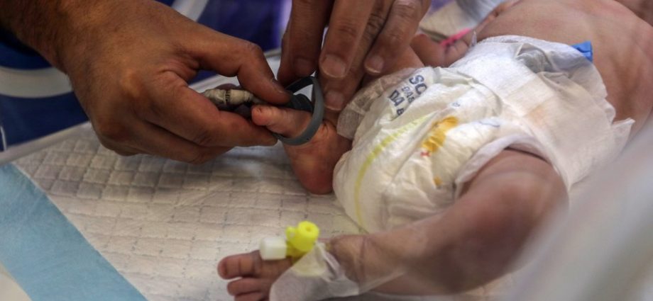 enduring-a-pregnancy-in-gaza