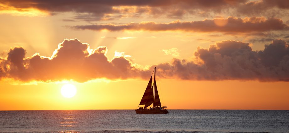 How Kai Sato Survived a Broken Mast on a Solo Pacific Sailing