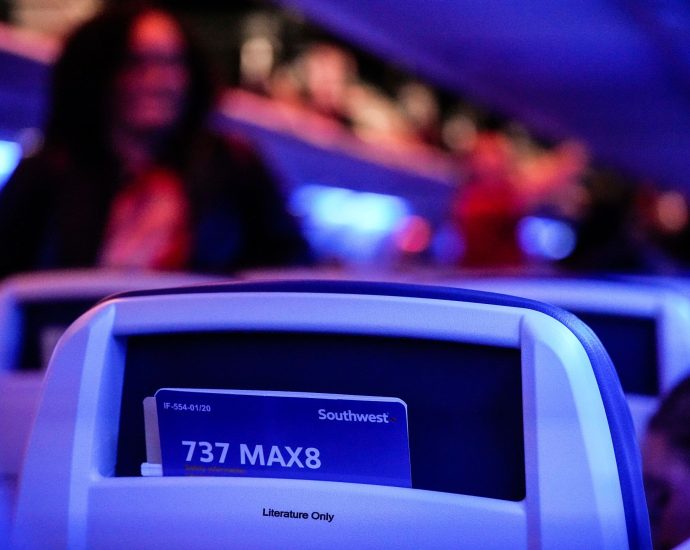 us-warns-hundreds-of-boeing-jets-may-require-seat-safety-inspections