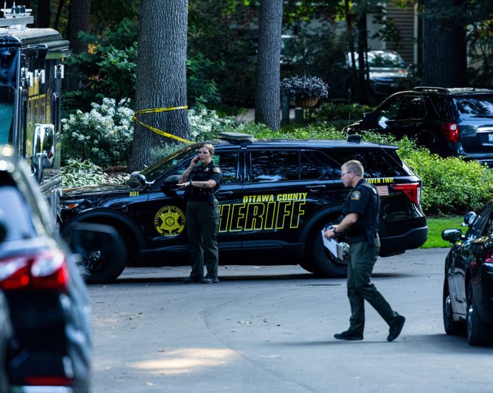 michigan-dad-fatally-shoots-his-wife-and-6-kids-before-killing-himself,-authorities-say