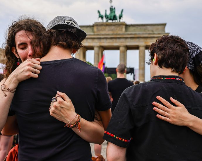 berlin-pride-attack-leaves-one-dead-as-community-mourns