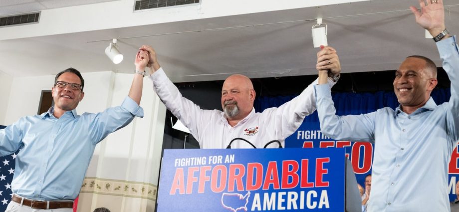 house-democratic-leader-hakeem-jeffries-kicks-off-100-days-till-midterms-with-affordability-agenda
