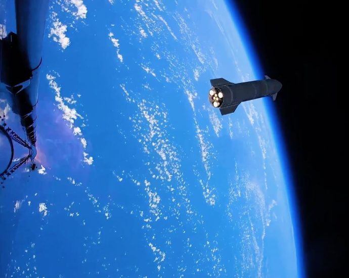Starship in space! See highlights of SpaceX megarocket’s epic Flight 13 test launch (video)