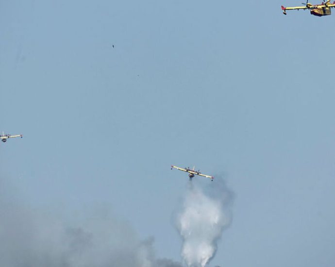 france-continues-to-fight-devastating-wildfires,-while-progress-is-made-in-spain