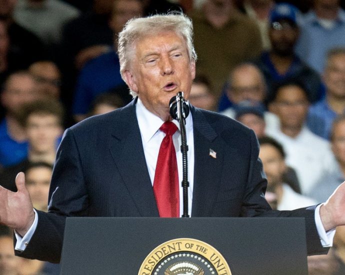 ‘gonna-make-news’:-the-traitor-babbles-about-‘not-clean’-people-in-color-focused-rant