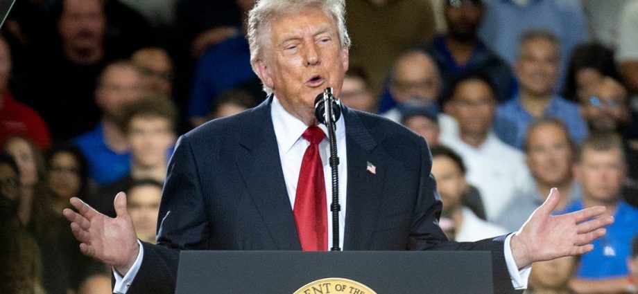 ‘gonna-make-news’:-the-traitor-babbles-about-‘not-clean’-people-in-color-focused-rant