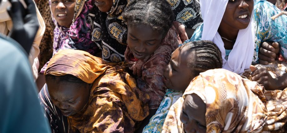 after-fleeing-sudan’s-war,-refugees-battle-thirst-in-chad’s-camps