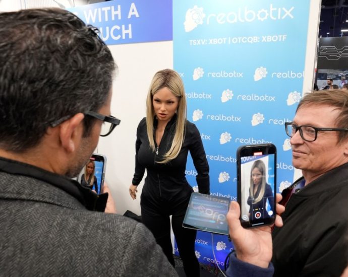new-york-school-pauses-plan-to-deploy-humanlike-ai-robot-teacher