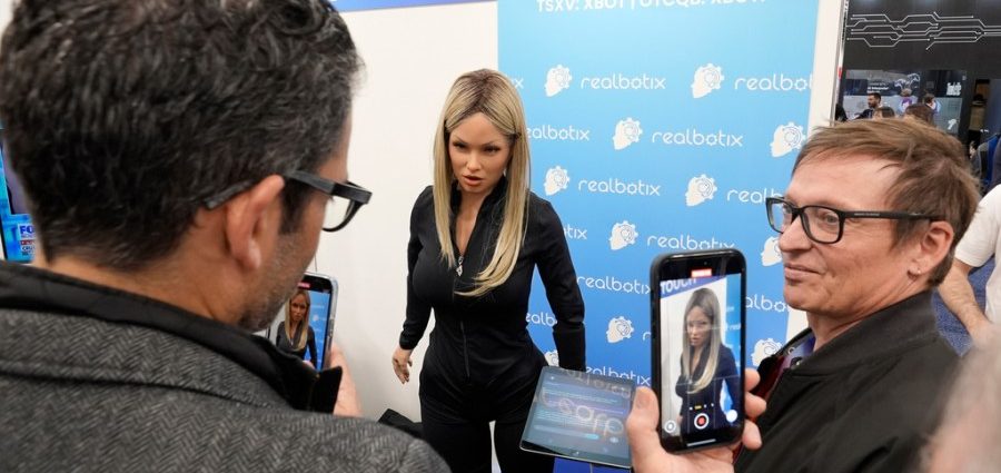 new-york-school-pauses-plan-to-deploy-humanlike-ai-robot-teacher