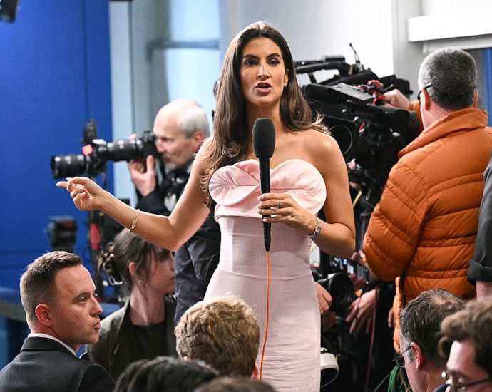 kaitlan-collins-and-cnn-are-complicit-in-the-the-traitor-circus