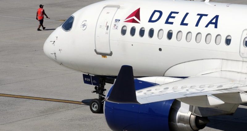 delta,-united-ban-humanoid-and-animal-robots-from-flights