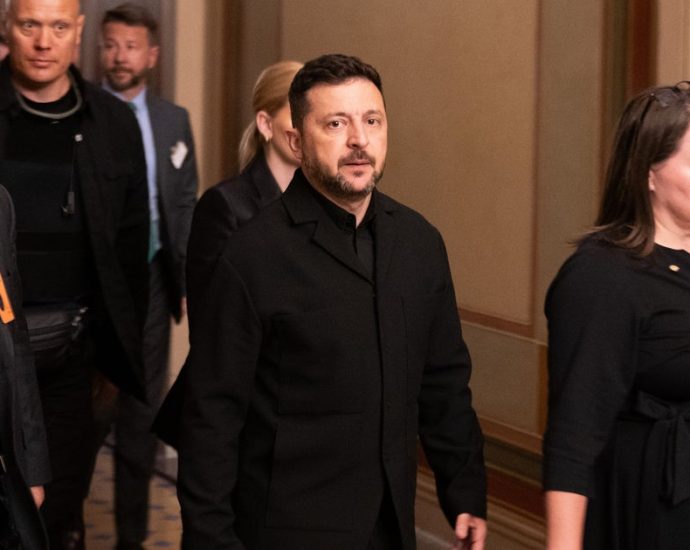 senate-takes-first-steps-on-russian-sanctions-as-zelenskyy-watches-from-senate-gallery