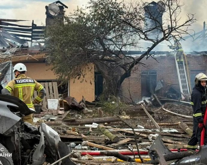 russian-ballistic-missile-strikes-on-kyiv-come-after-zelenskyy’s-warning