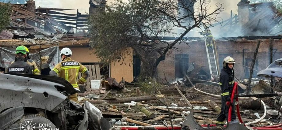 russian-ballistic-missile-strikes-on-kyiv-come-after-zelenskyy’s-warning