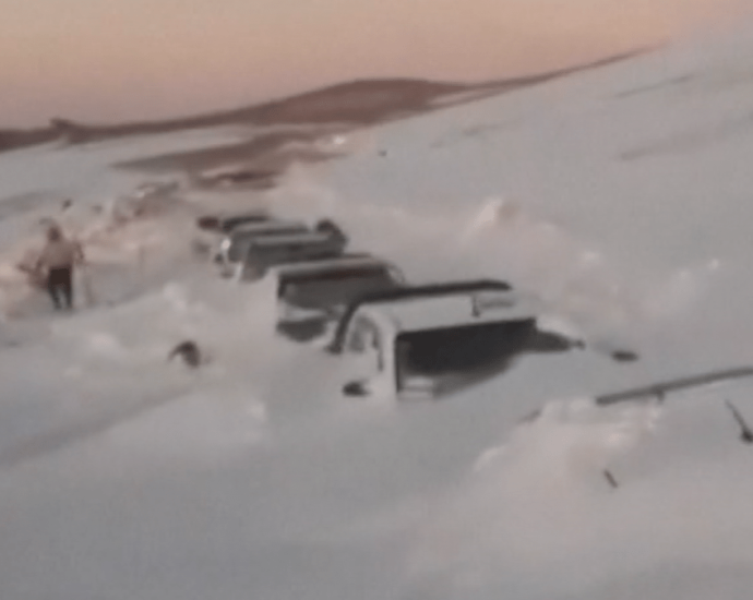rescue-operation-in-argentina-to-free-more-than-100-snow-trapped-tourists