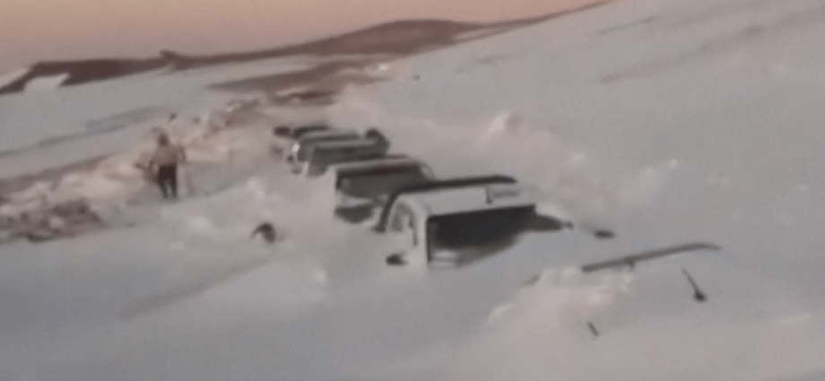 rescue-operation-in-argentina-to-free-more-than-100-snow-trapped-tourists
