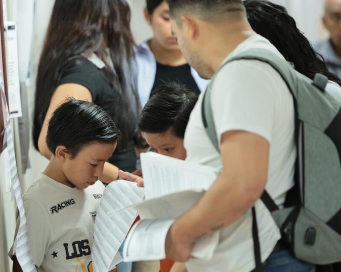more-than-24,000-immigrant-children-could-lose-legal-representation-as-a-federal-contract-expires