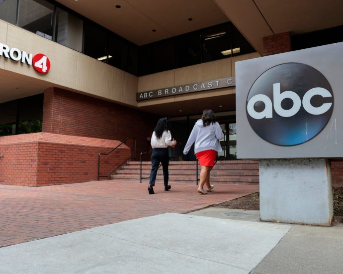 abc-news-says-fcc-is-carrying-out-intimidation-campaign-to-shape-coverage