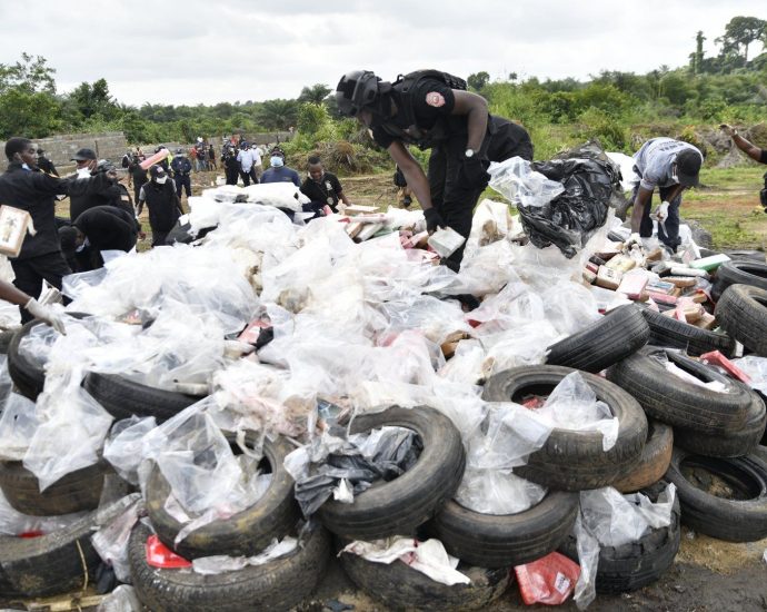 liberia-burns-4.2-metric-tonnes-of-cocaine-after-record-drug-seizure