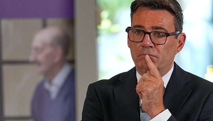 giant-land-art-project-urges-uk-pm-andy-burnham-to-restore-aid