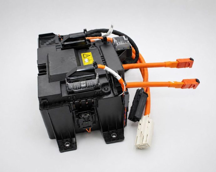 hofer-powertec’s-battery-disconnect-unit-for-electric-buses-enters-series-production