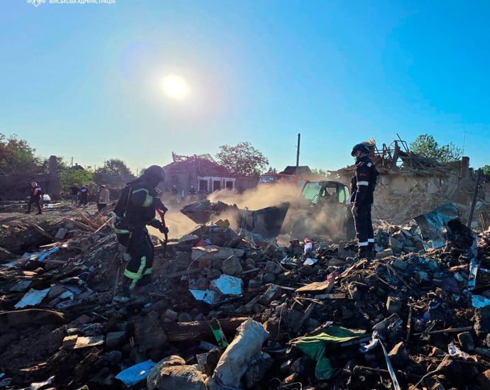 russia-and-ukraine-report-casualties-as-they-continue-to-trade-attacks