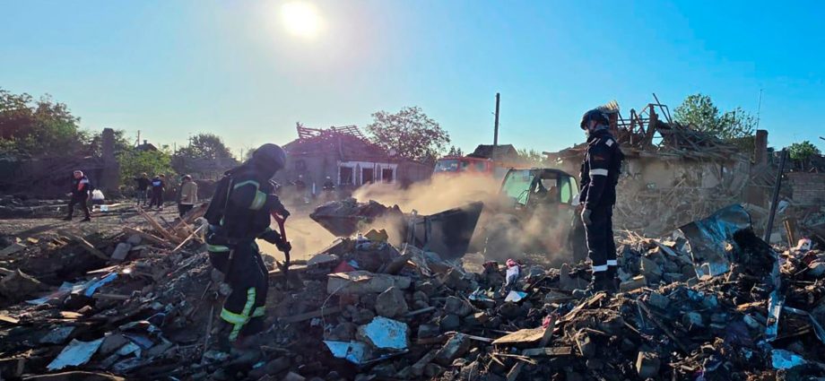 russia-and-ukraine-report-casualties-as-they-continue-to-trade-attacks