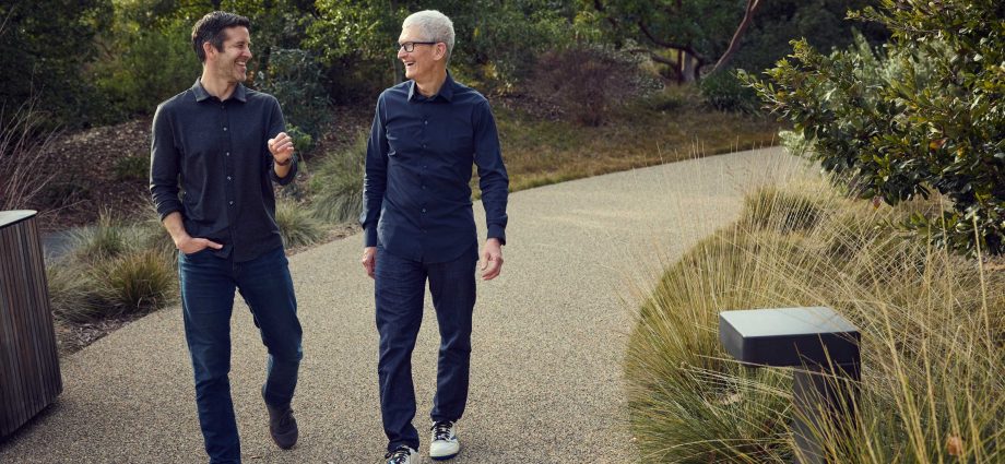 apple’s-tim-cook-era-ends-with-a-record-$109b-quarter