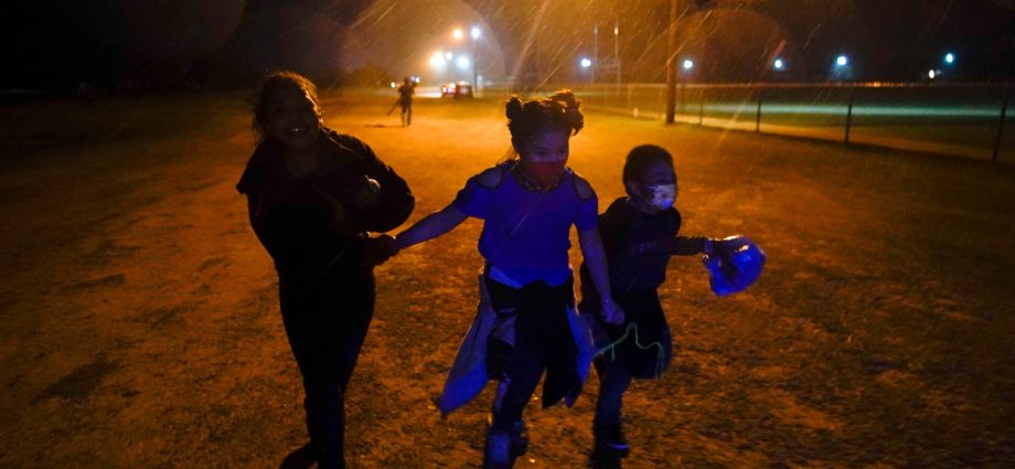 children-face-higher-threat-of-us-deportation-as-legal-support-deal-expires