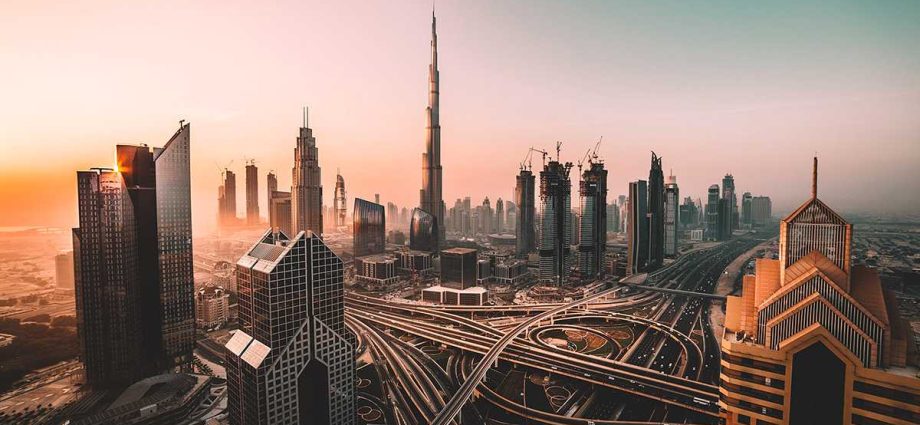 reporter’s-notebook:-in-dubai’s-sun-and-sand,-ai,-server-farms,-and-optimism-bloom