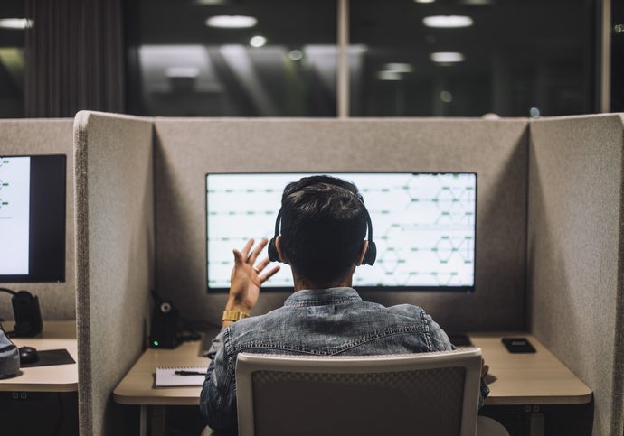 customer-service-emerges-as-an-early-test-of-ai’s-impact-on-jobs