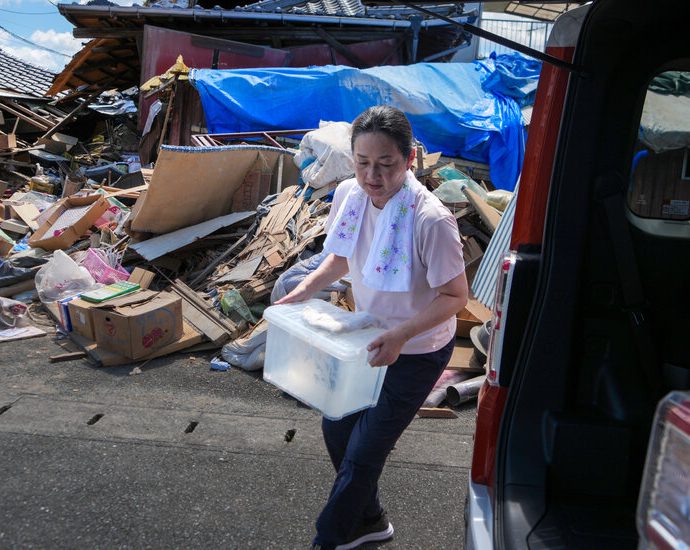 japan’s-rescuers-battle-cruel-heat-after-major-earthquake