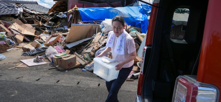 japan’s-rescuers-battle-cruel-heat-after-major-earthquake