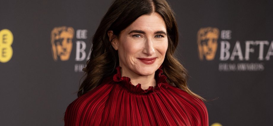 kathryn-hahn-is-already-mothering-as-mother-gothel-in-first-look-at-disney’s-live-action-‘tangled’