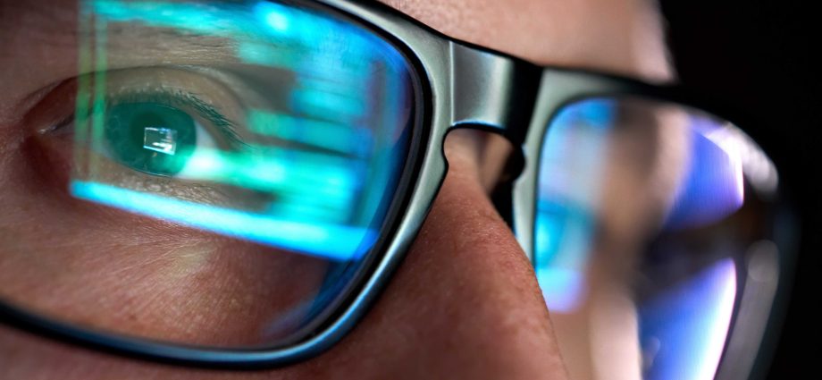 samsung’s-ai-powered-glasses-could-be-looking-at-your-data