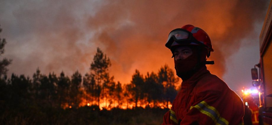 in-france-and-spain,-the-battle-to-contain-wildfires-faces-another-heatwave