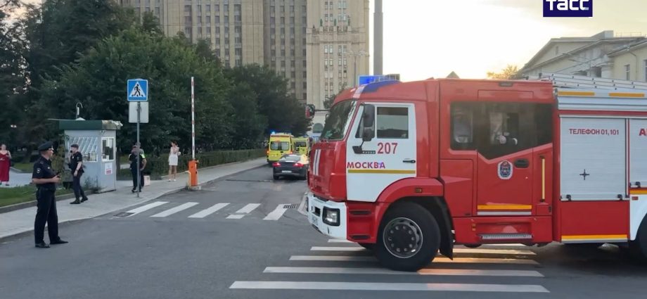 three-dead-including-female-bomber-in-moscow-restaurant-attack