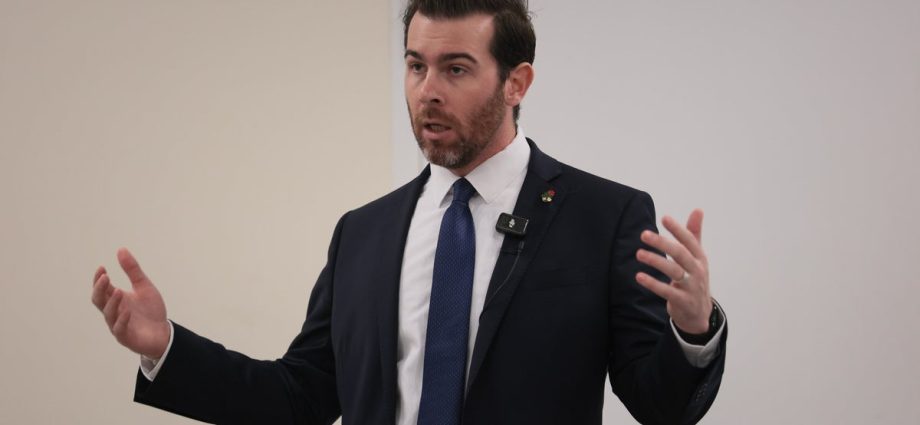 dsa-endorsed-candidate-pushes-back-at-fox-news-anchor-in-exchange-over-epstein-files