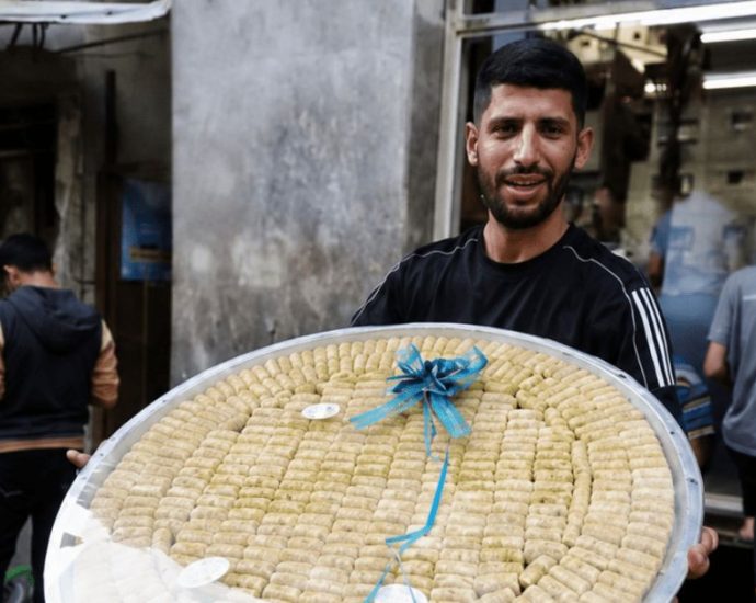 gaza-students-overcome-israel’s-genocide-to-mark-tawjihi-results