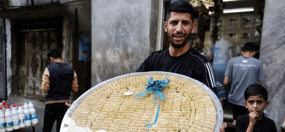 gaza-students-overcome-israel’s-genocide-to-mark-tawjihi-results