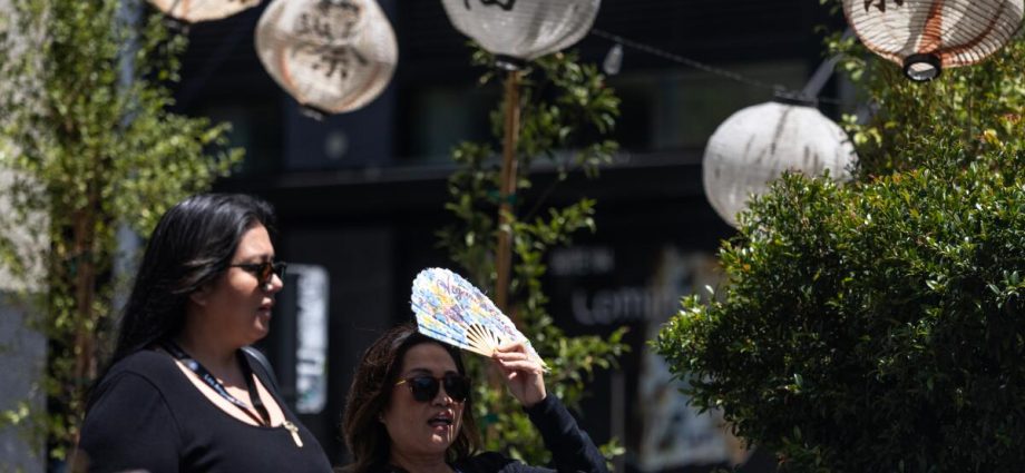 western-us.-heat-wave-brings-record-temps-to-phoenix,-wildfire-evacuations-in-spokane